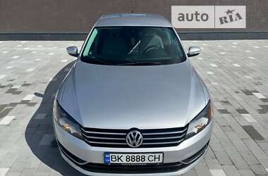 Седан Volkswagen Passat 2014 в Рокитному