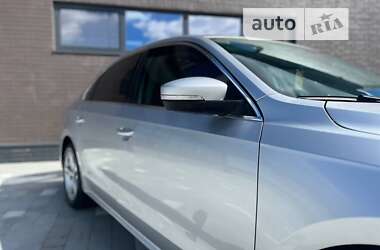 Седан Volkswagen Passat 2014 в Рокитному