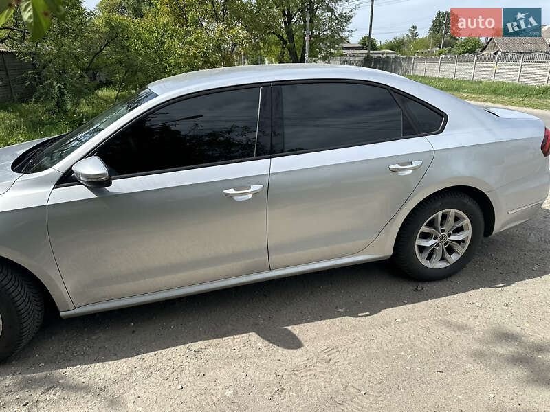 Седан Volkswagen Passat 2018 в Киеве