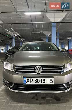 Седан Volkswagen Passat 2012 в Киеве