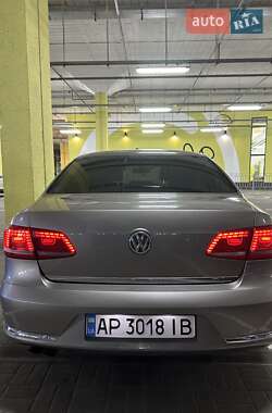 Седан Volkswagen Passat 2012 в Киеве