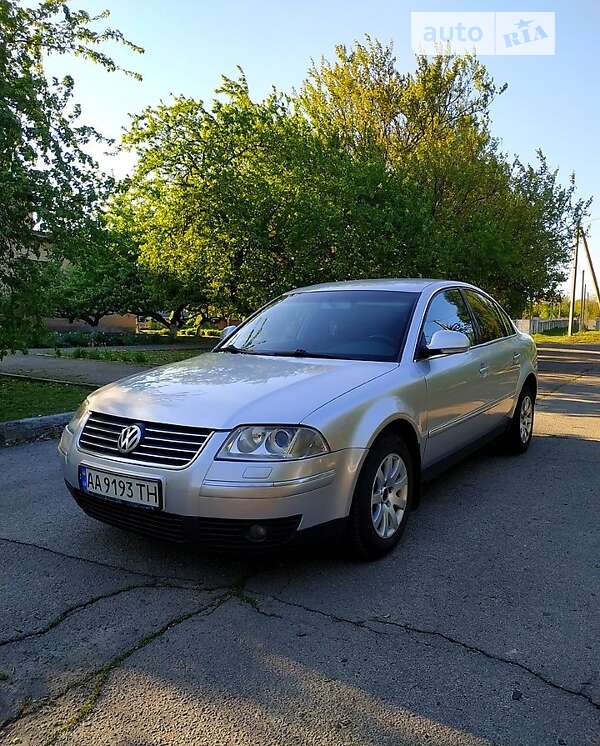 Седан Volkswagen Passat 2004 в Гадяче