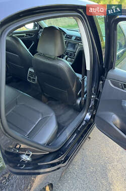 Седан Volkswagen Passat 2017 в Ивано-Франковске