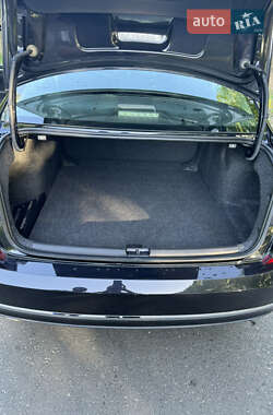 Седан Volkswagen Passat 2017 в Ивано-Франковске