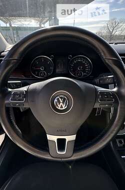 Седан Volkswagen Passat 2012 в Ивано-Франковске