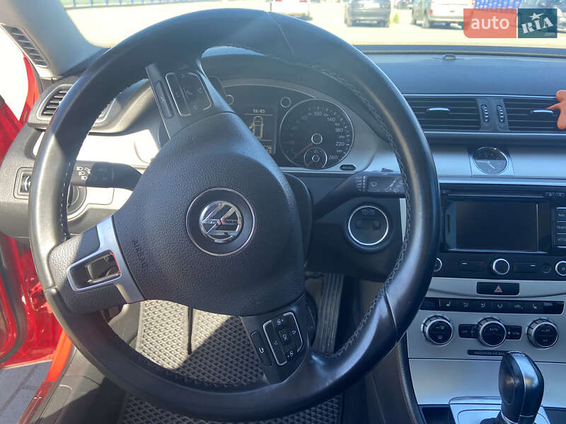 Универсал Volkswagen Passat 2012 в Нововолынске