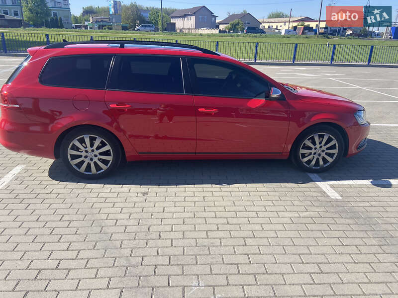 Универсал Volkswagen Passat 2012 в Нововолынске