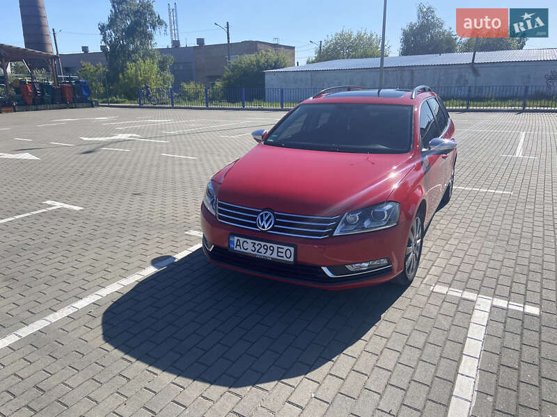 Универсал Volkswagen Passat 2012 в Нововолынске