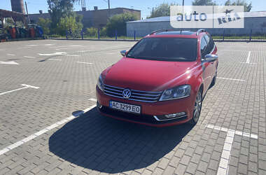 Універсал Volkswagen Passat 2012 в Нововолинську