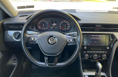 Седан Volkswagen Passat 2020 в Днепре