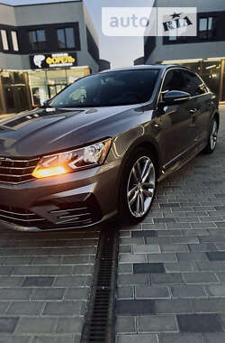 Седан Volkswagen Passat 2016 в Києві