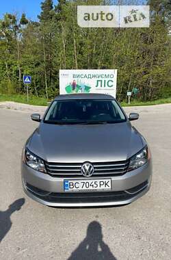 Седан Volkswagen Passat 2013 в Жовкві