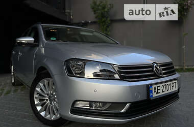 Універсал Volkswagen Passat 2011 в Івано-Франківську