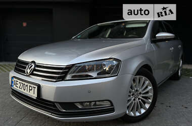 Універсал Volkswagen Passat 2011 в Івано-Франківську