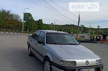 Седан Volkswagen Passat 1990 в Збаражі