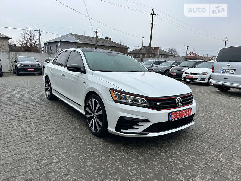 Седан Volkswagen Passat 2018 в Киверцах