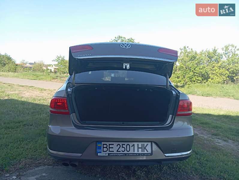 Седан Volkswagen Passat 2011 в Миколаєві