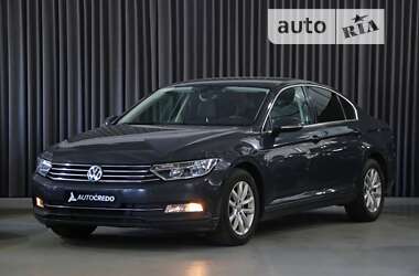 Седан Volkswagen Passat 2017 в Киеве