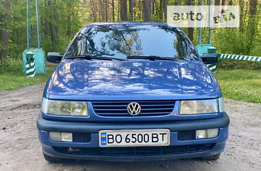 Седан Volkswagen Passat 1994 в Кременце