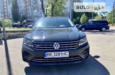 Седан Volkswagen Passat 2017 в Николаеве