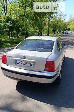 Седан Volkswagen Passat 2000 в Одессе