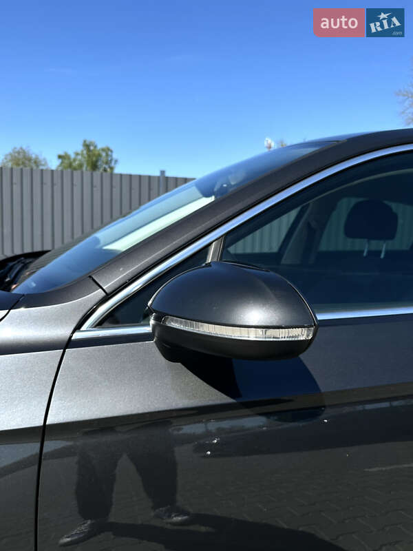 Седан Volkswagen Passat 2017 в Хмельницком