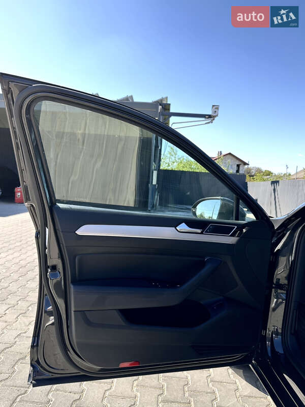 Седан Volkswagen Passat 2017 в Хмельницком