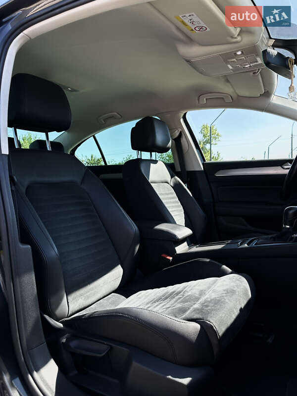 Седан Volkswagen Passat 2017 в Хмельницком