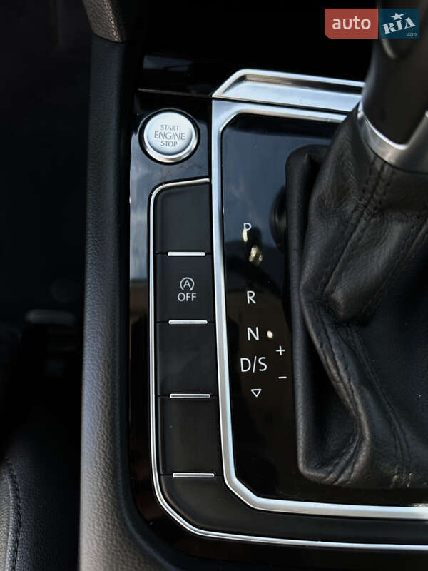 Седан Volkswagen Passat 2017 в Хмельницком