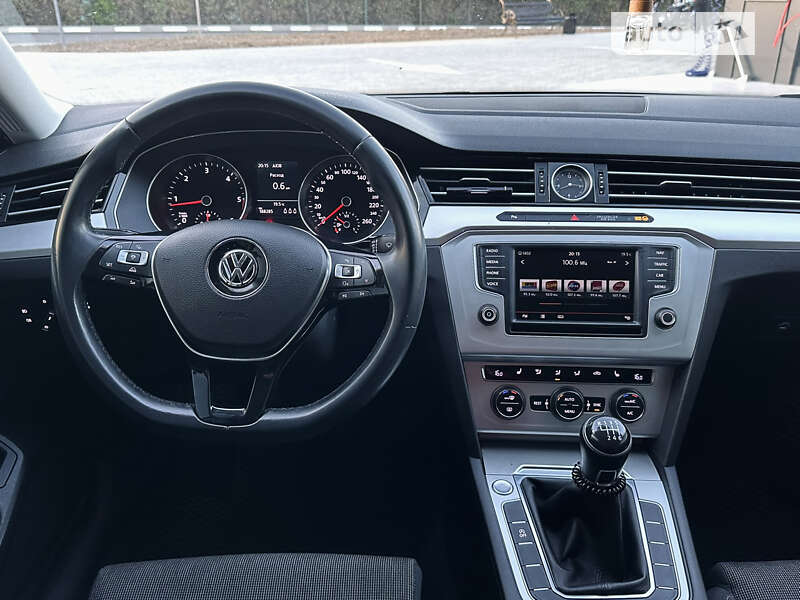 Універсал Volkswagen Passat 2016 в Дрогобичі