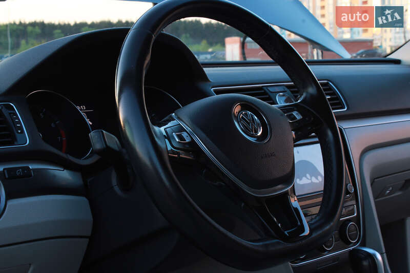 Седан Volkswagen Passat 2017 в Киеве