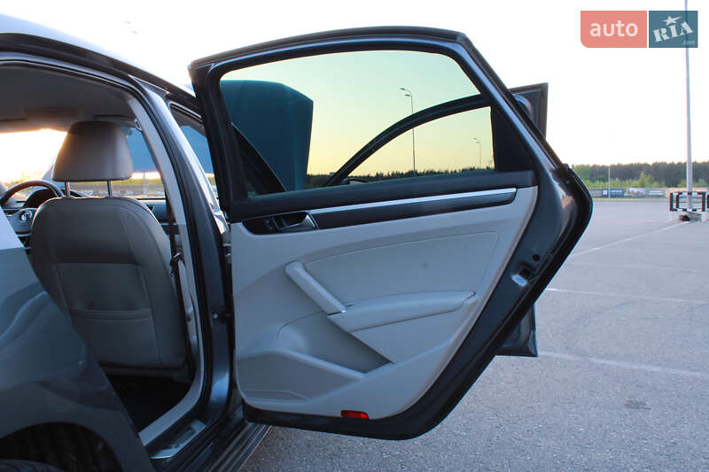 Седан Volkswagen Passat 2017 в Киеве