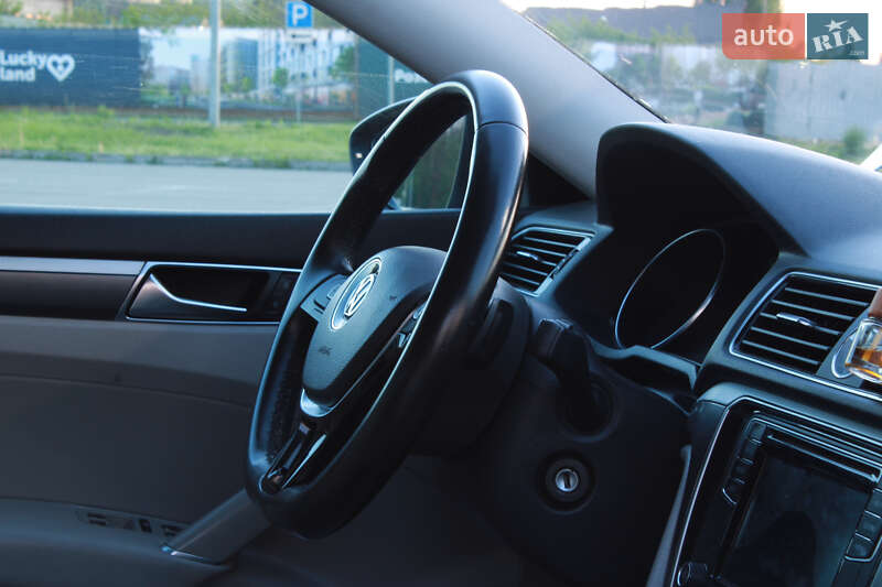 Седан Volkswagen Passat 2017 в Киеве