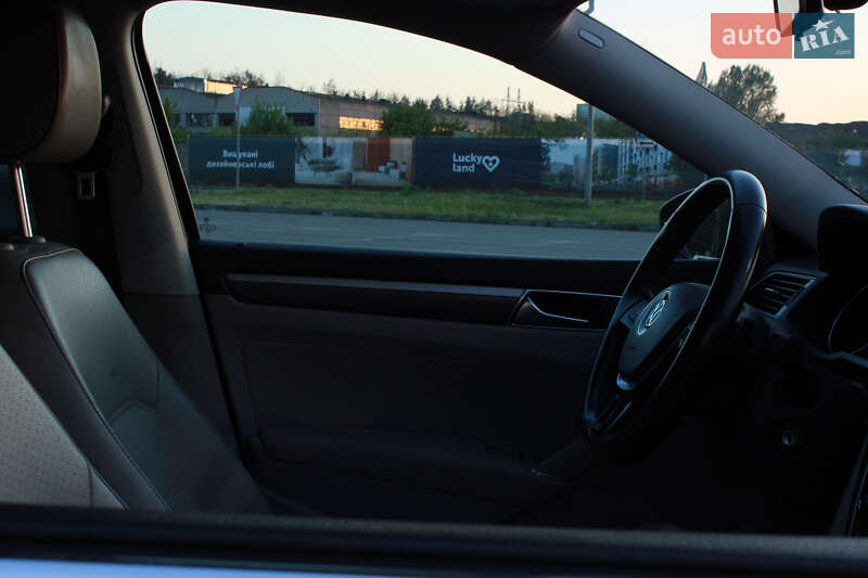 Седан Volkswagen Passat 2017 в Киеве