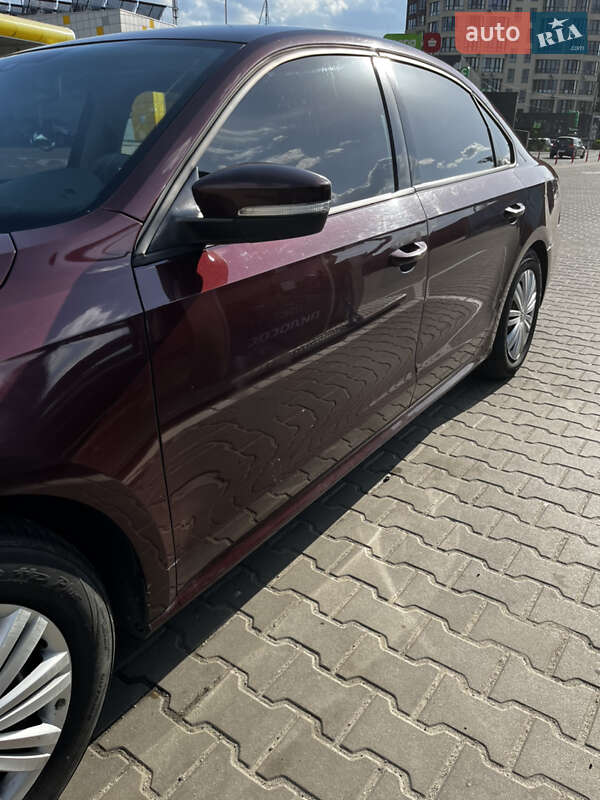 Седан Volkswagen Passat 2013 в Києві