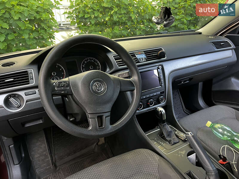 Седан Volkswagen Passat 2013 в Києві
