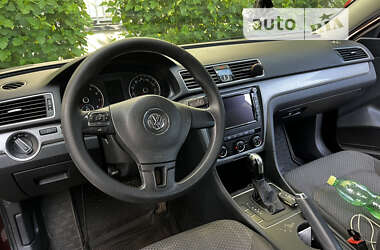 Седан Volkswagen Passat 2013 в Києві