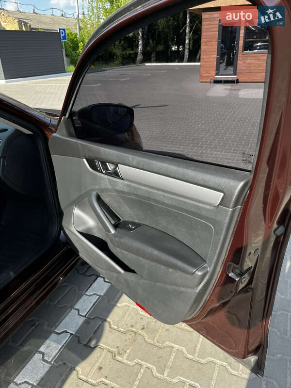 Седан Volkswagen Passat 2013 в Києві