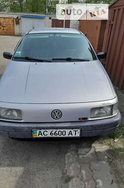 Седан Volkswagen Passat 1993 в Луцьку