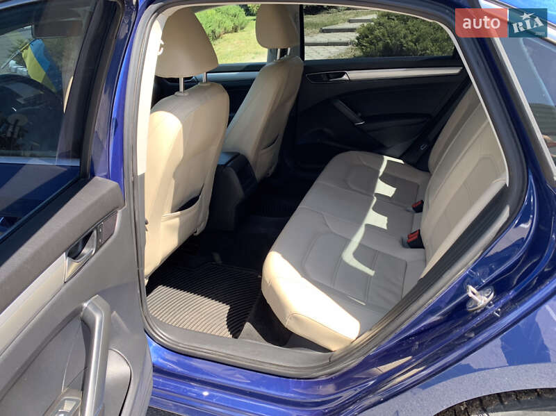Седан Volkswagen Passat 2015 в Харькове