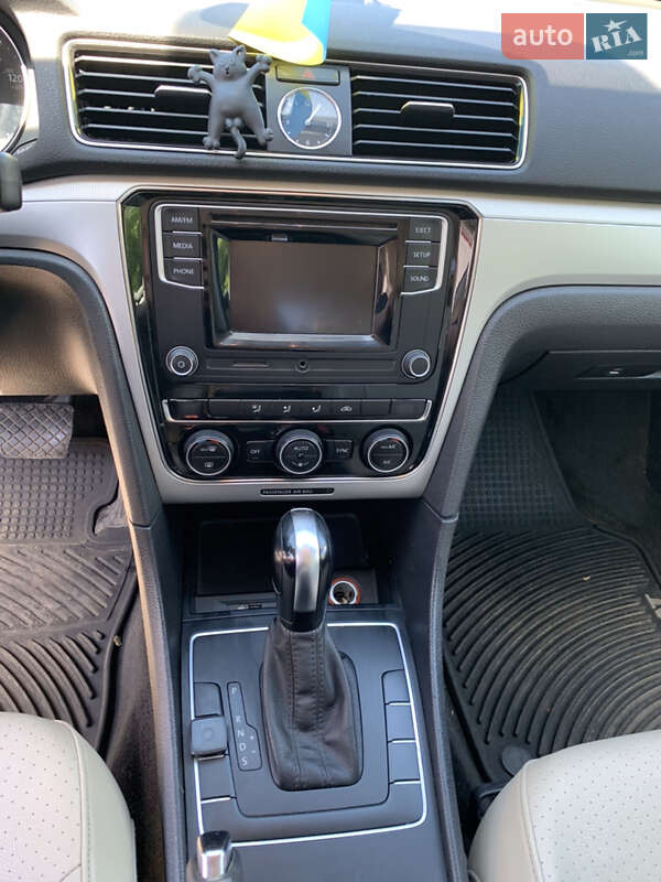 Седан Volkswagen Passat 2015 в Харькове