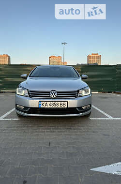 Седан Volkswagen Passat 2011 в Киеве
