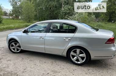 Седан Volkswagen Passat 2010 в Киеве