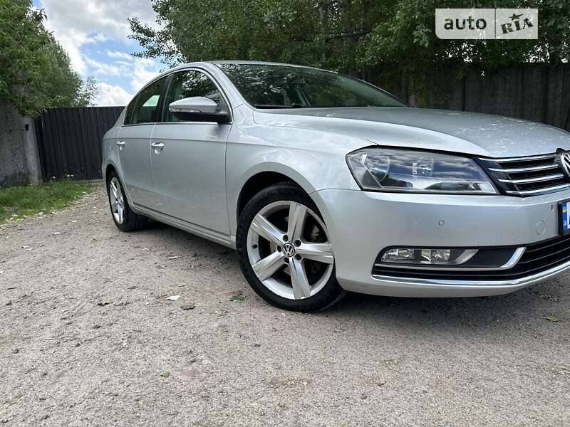 Седан Volkswagen Passat 2010 в Киеве