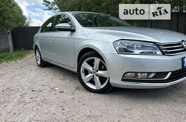 Седан Volkswagen Passat 2010 в Киеве