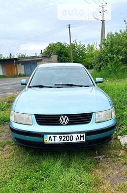 Седан Volkswagen Passat 1998 в Бурштыне