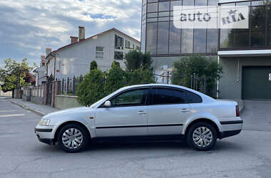 Седан Volkswagen Passat 1996 в Виннице