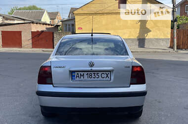 Седан Volkswagen Passat 1996 в Виннице