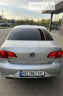 Седан Volkswagen Passat 2012 в Ужгороде