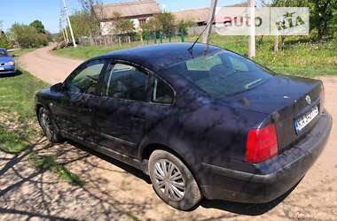 Седан Volkswagen Passat 1999 в Деражне